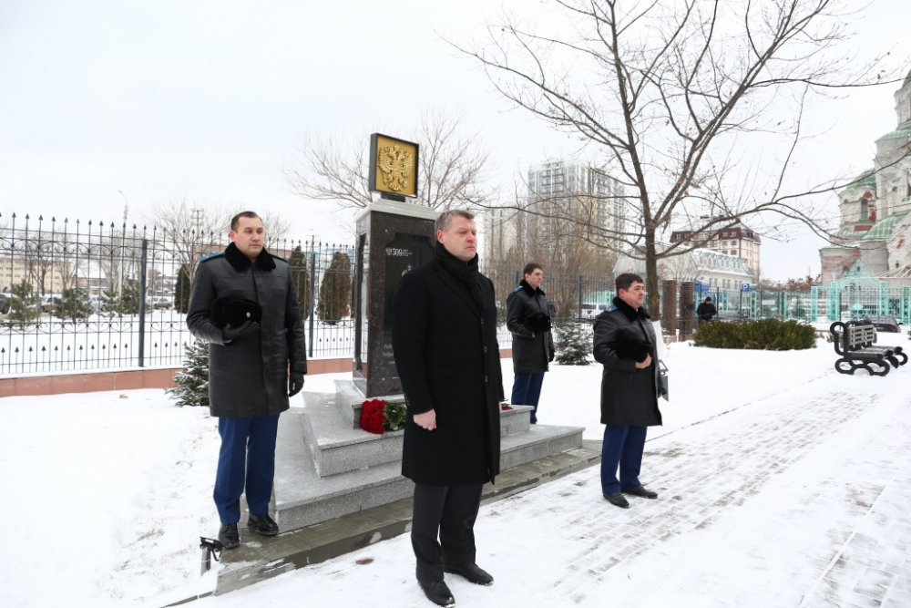 В Астрахани состоялась церемония открытия памятника работникам прокуратуры