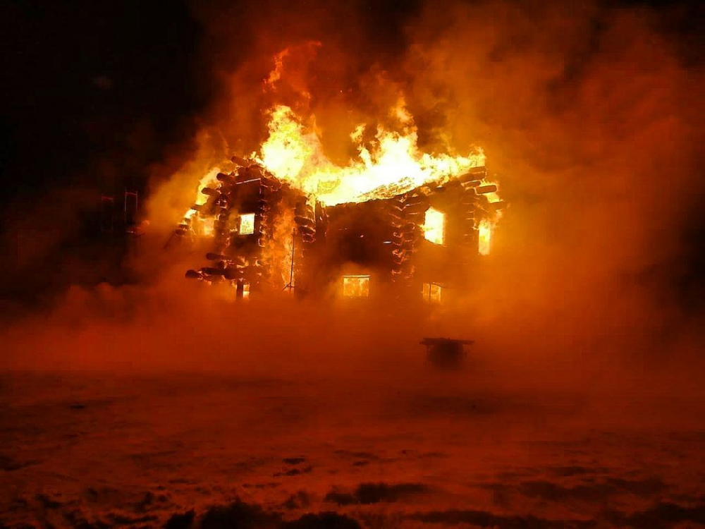 В Астрахани при пожаре пострадало двое детей