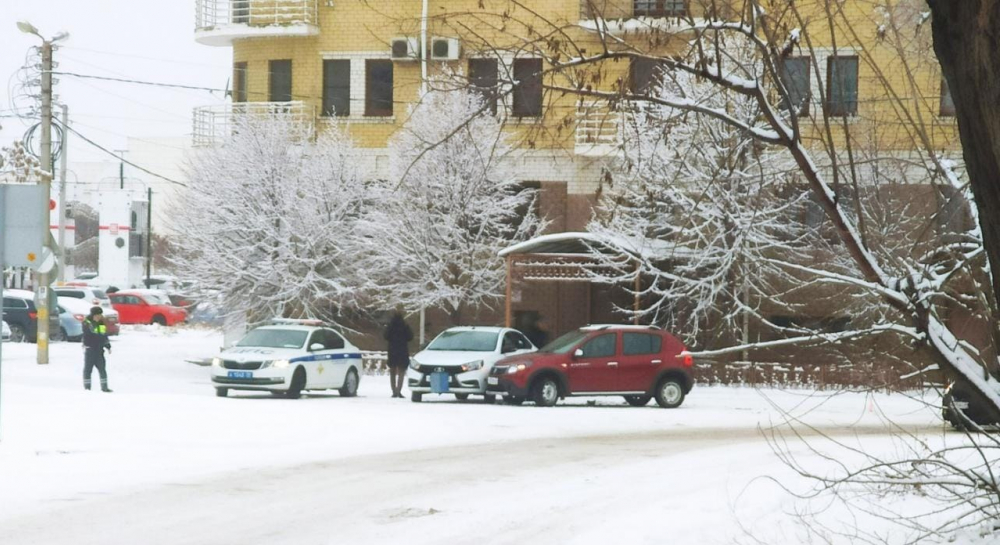 За 3 февраля в Астрахани произошло 95 аварий на дорогах из-за выпавшего снега