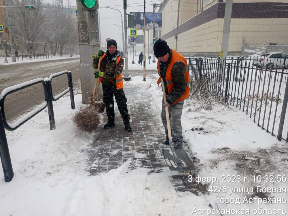 Коммунальщики вывезли 200 тонн снега с улиц Астрахани