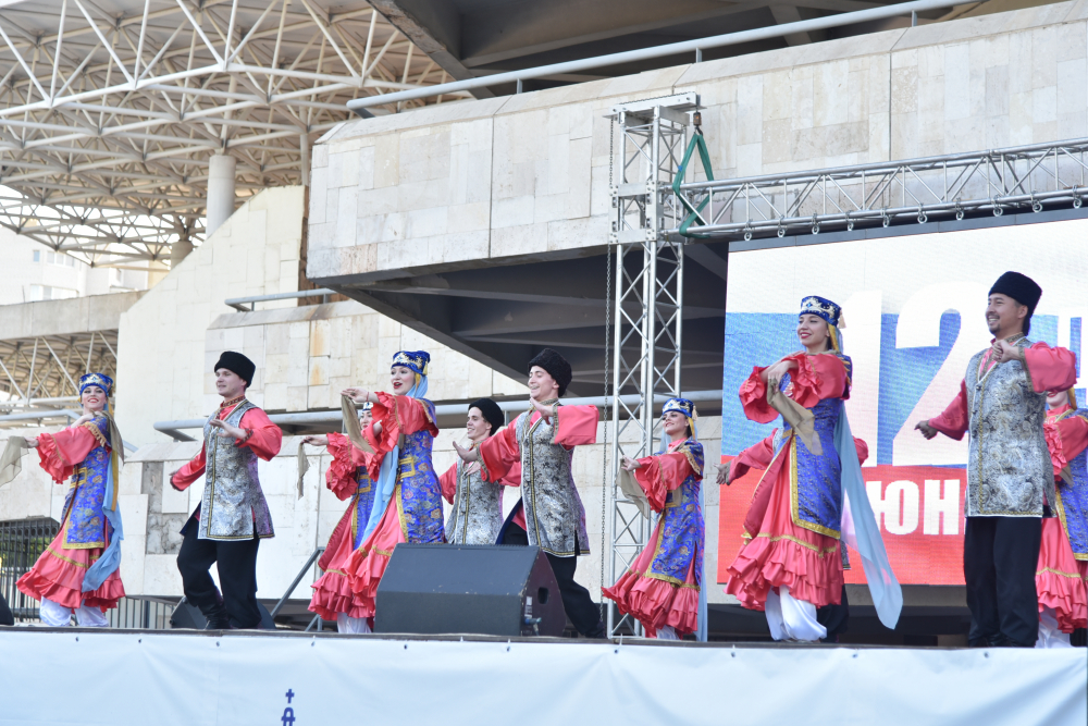 День России отметят в Астрахани на уличных сценах и во дворах
