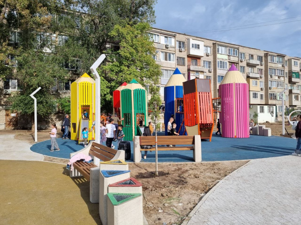 В Астрахани открыли новый сквер «Парк знаний»