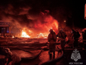 Пожар уничтожил торговые павильоны на крупнейшем рынке Астрахани