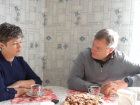 Во время визита в Харабалинский район Игорь Бабушкин навестил маму мобилизованного бойца