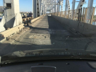 Астраханцы жалуются на яму и пробки на Старом мосту