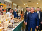 Глава Республики Татарстан назвал астраханские арбузы самыми сладкими