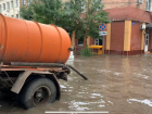 Коммунальные службы Астрахани устраняют последствия мощного ливня