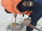 В Астрахани трое детей вышли на лед и провалились