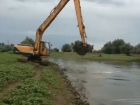 В Астраханской области не стали ждать и принялись расчищать водоем