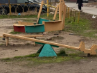 По факту травмирования детей на астраханской игровой площадке проводят проверку