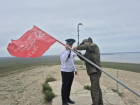 На вершине горы в Астраханской области появилось Знамя Победы
