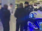 В астраханских торговых центрах задержали 30 неизвестных