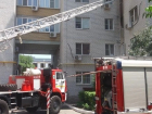 Из горящей квартиры в Астрахани спасли пять человек