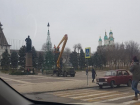 Елки по городу ставят
