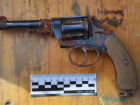 Столетние револьверы нашли во время демонтажа гаража в Астрахани