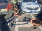В Астрахани задержали водителя и его пассажиров за конфликт с полицией