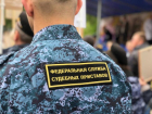В здание астраханского суда пришел свидетель с травматическим пистолетом
