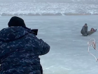Астраханские полицейские спасли юную ростовчанку, провалившуюся под лед