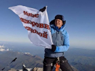 На самой высокой точке Эльбруса подняли флаг в честь астраханки 