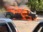 В Астрахани у торгового центра сгорел автомобиль