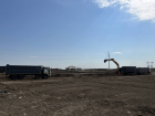 В Астрахани ликвидируют огромную несанкционированную свалку