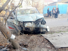 Подростки из Астрахани угнали такси и врезались в дерево
