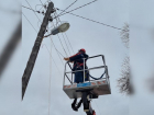 В Астраханской области 28 бригад энергетиков устраняют последствия снегопада