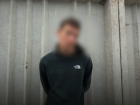 В Астрахани задержали молодого курьера-закладчика с двадцатью свертками