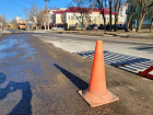 В Астрахани улицу Марии Максаковой перекрыли из-за водопроводной аварии