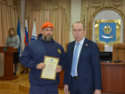 Игорь Седов наградил пожарных за спасение жильцов обрушившегося дома
