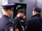 Полиция забрала из астраханского барбершопа сотрудника с выдуманной личностью
