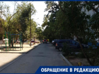 В Советском районе Астрахани большегрузы ломают деревья и пугают детей
