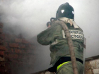 В крупном ночном пожаре на севере Астраханской области погиб человек