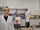 Школьница из Астрахани помогла учёным добыть ток из бактерий