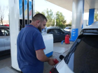 Стал известен график работы АЗС на сегодня: кому продадут бензин