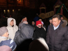 Игорь Редькин встретился с астраханцами на месте разлива канализации на Куликова