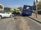 Драма на дороге: в Астрахани столкнулись иномарка и автобус, пострадали несколько человек