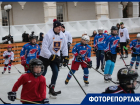 Чемпион мира по хоккею осчастливил 30 юных астраханцев 