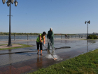 В Астрахани для асфальта организовали водные процедуры 