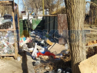 В Астрахани жители Зацаревья жалуются на растущие груды мусора
