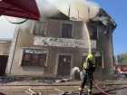 В Астрахани на Маркина загорелся двухэтажный магазин
