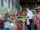 Астраханский губернатор поздравил работников торговли 