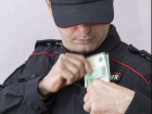 В Астрахани участкового подозревают в вымогательстве 1,2 миллиона рублей