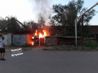 3 гаража и курицы: в Астраханской области крупный пожар