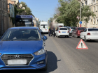 Дети выбежали на дорогу в центре Астрахани и спровоцировали ДТП
