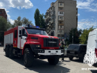 В Астрахани пожарные вызволили девочку из заблокированной нагретой машины