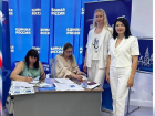 В Астрахани семьи участников спецоперации получили карты поддержки "Единые"