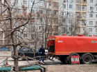 В Астрахани устранят последствия коммунальной аварии на одной из улиц