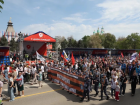 Астраханцы традиционно пронесли портреты героев ВОВ по центральным улицам
