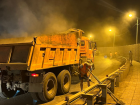 Мост в Астрахани освободили от 45 тонн мусора